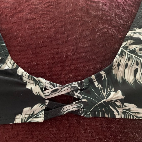 XOXO woman’s bikini plus size 2X NWT leaf pattern - Picture 9 of 9